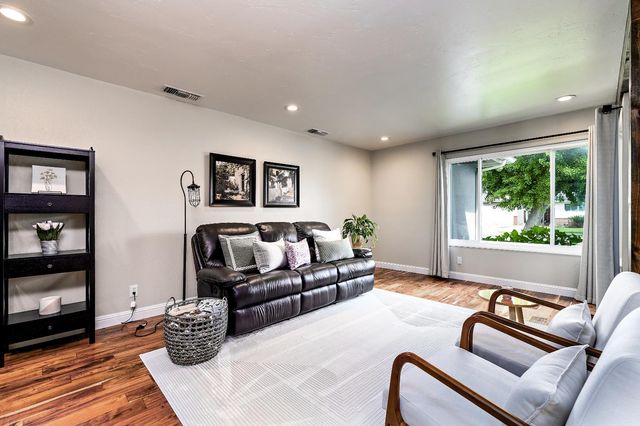 1461 E Vartikian Avenue, Fresno, CA 93710