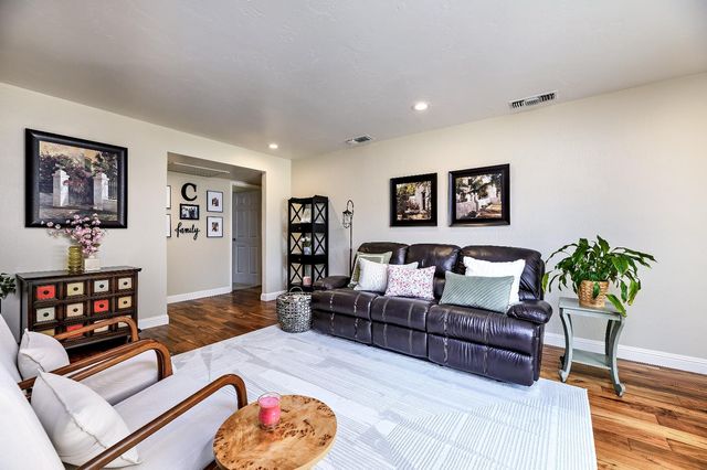 1461 E Vartikian Avenue, Fresno, CA 93710