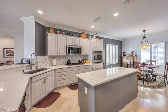 2550 Portsmouth Creek Avenue, Henderson, NV 89052