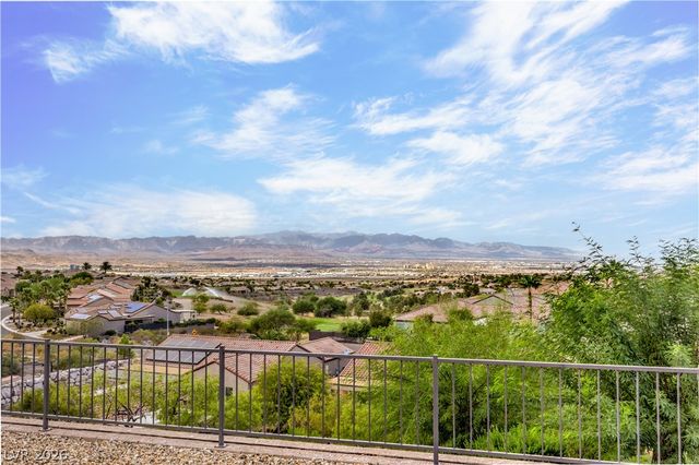 2550 Portsmouth Creek Avenue, Henderson, NV 89052