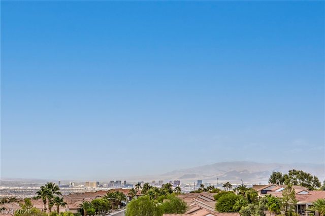2550 Portsmouth Creek Avenue, Henderson, NV 89052