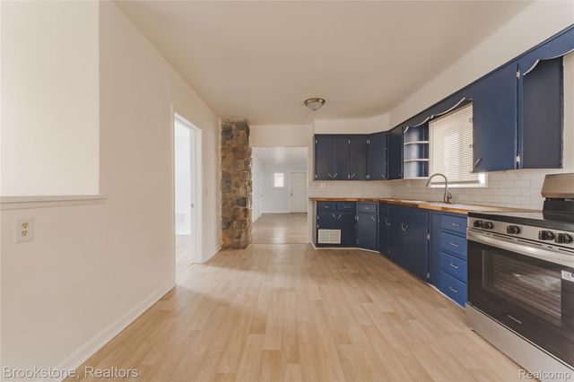 202 W Rundell Street, Pontiac, MI 48342