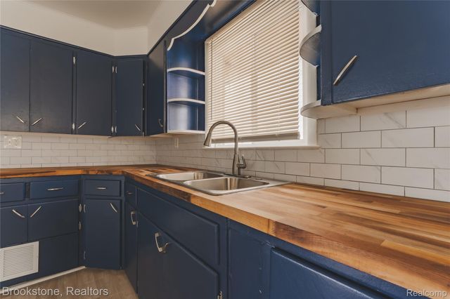 202 W Rundell Street, Pontiac, MI 48342