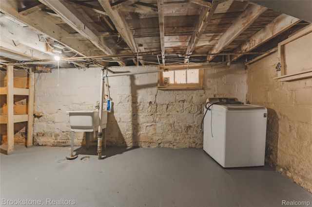 202 W Rundell Street, Pontiac, MI 48342