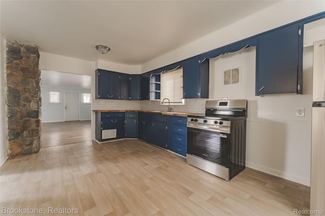 202 W Rundell Street, Pontiac, MI 48342