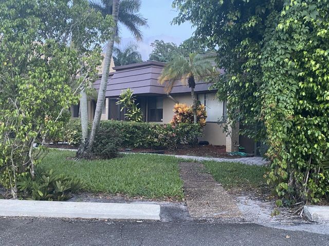 4501 FOUNTAINS Drive S 106, Lake Worth, FL 33467