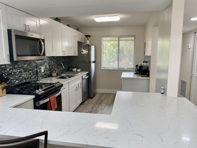 4501 FOUNTAINS Drive S 106, Lake Worth, FL 33467