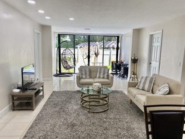 4501 FOUNTAINS Drive S 106, Lake Worth, FL 33467