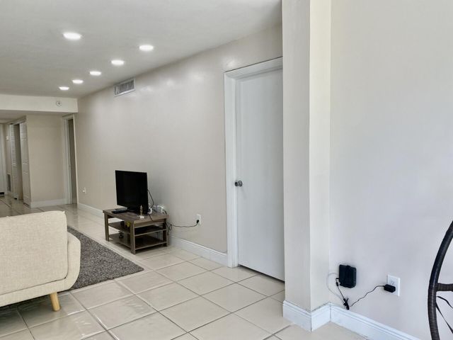 4501 FOUNTAINS Drive S 106, Lake Worth, FL 33467