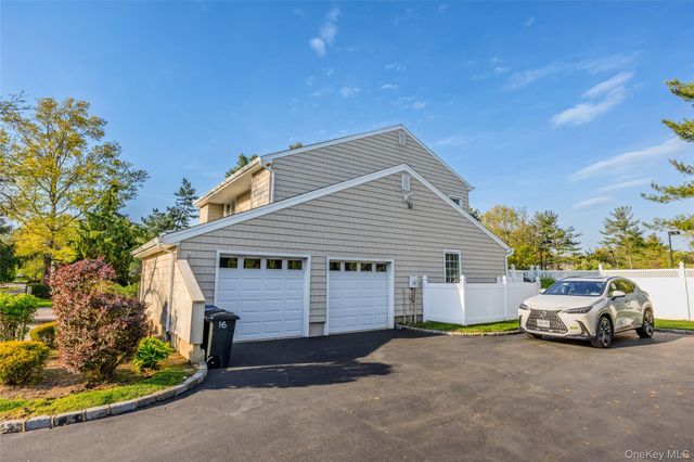16 Cabriolet Lane, Melville, NY 11747