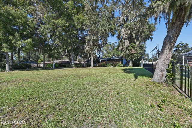 448 LAKE ASBURY Drive, Green Cove Springs, FL 32043