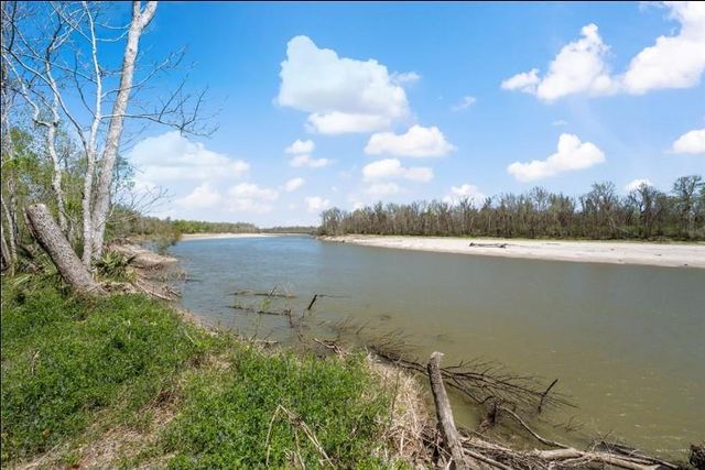 551 Private Road 643a, Dayton, TX 77535