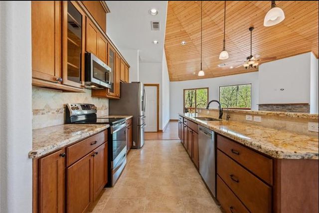 551 Private Road 643a, Dayton, TX 77535