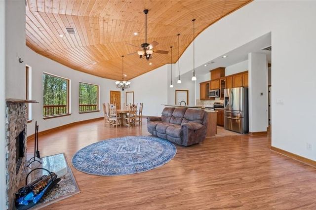 551 Private Road 643a, Dayton, TX 77535