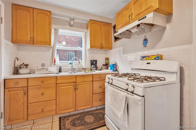 10333 S Morrow Circle, Dearborn, MI 48126