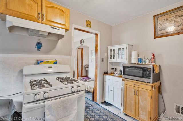 10333 S Morrow Circle, Dearborn, MI 48126