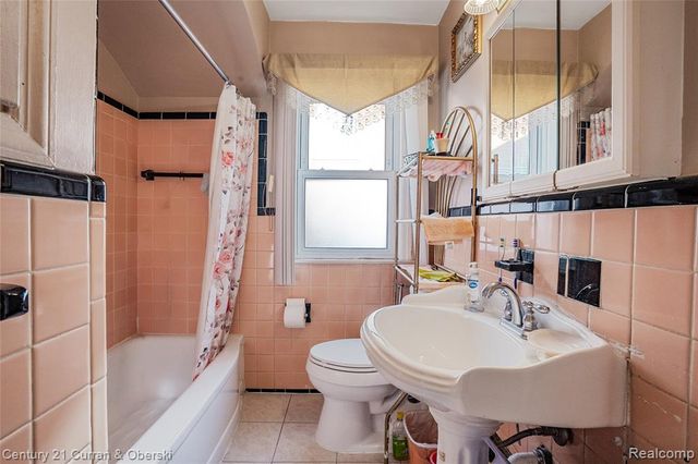 10333 S Morrow Circle, Dearborn, MI 48126