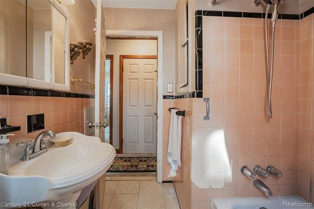 10333 S Morrow Circle, Dearborn, MI 48126