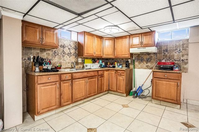 10333 S Morrow Circle, Dearborn, MI 48126