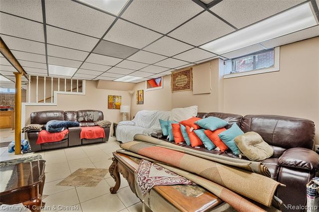 10333 S Morrow Circle, Dearborn, MI 48126