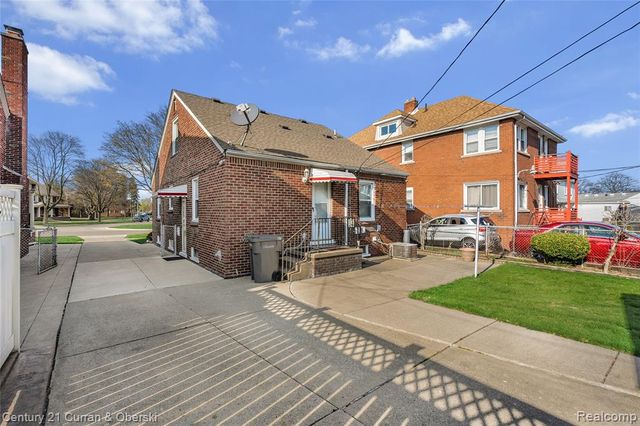 10333 S Morrow Circle, Dearborn, MI 48126