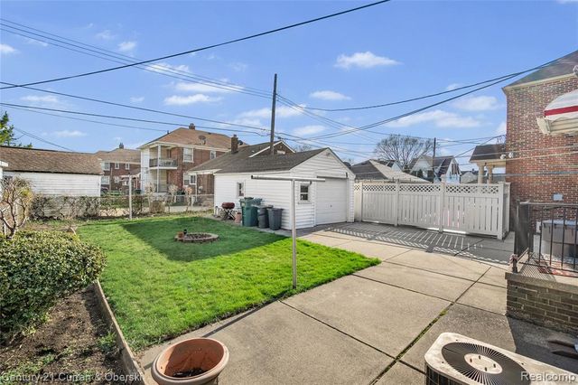 10333 S Morrow Circle, Dearborn, MI 48126