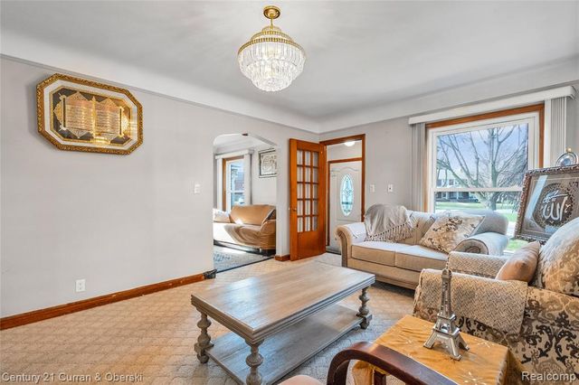 10333 S Morrow Circle, Dearborn, MI 48126