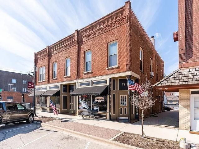 73 S Main Street 2R, Oswego, IL 60543