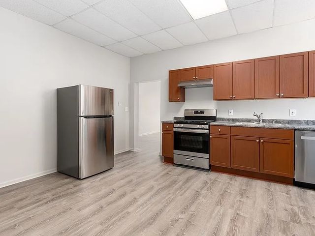 73 S Main Street 2R, Oswego, IL 60543