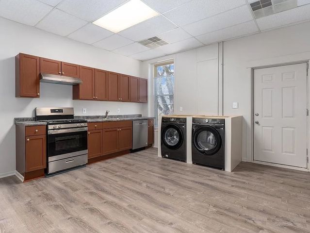 73 S Main Street 2R, Oswego, IL 60543