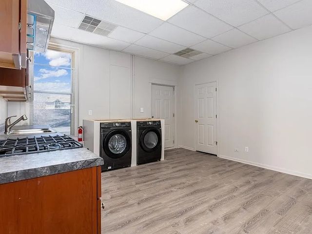 73 S Main Street 2R, Oswego, IL 60543