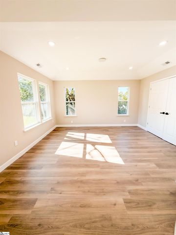 4 Thrift Street, Greenville, SC 29609