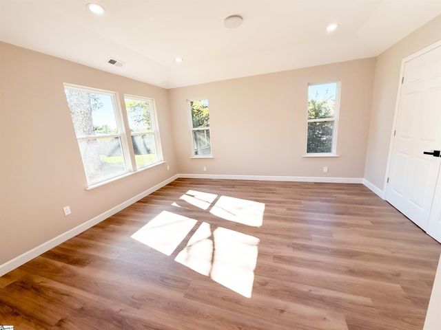 4 Thrift Street, Greenville, SC 29609