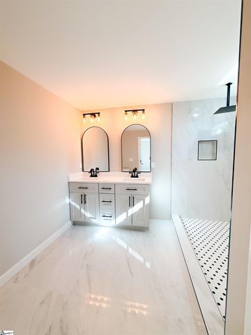 4 Thrift Street, Greenville, SC 29609