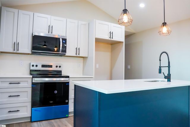 4 Thrift Street, Greenville, SC 29609