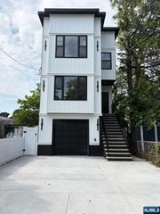 93 Melville Place, Irvington, NJ 07111