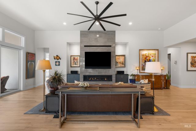 5883 E Marmount Ct, Boise, ID 83716