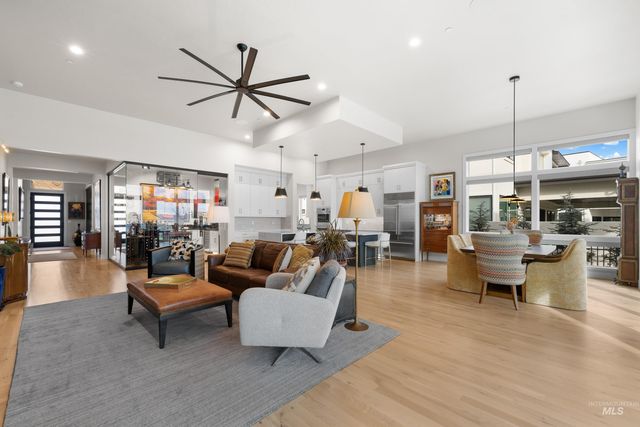 5883 E Marmount Ct, Boise, ID 83716