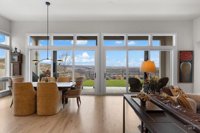 5883 E Marmount Ct, Boise, ID 83716