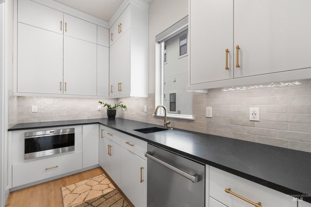 5883 E Marmount Ct, Boise, ID 83716