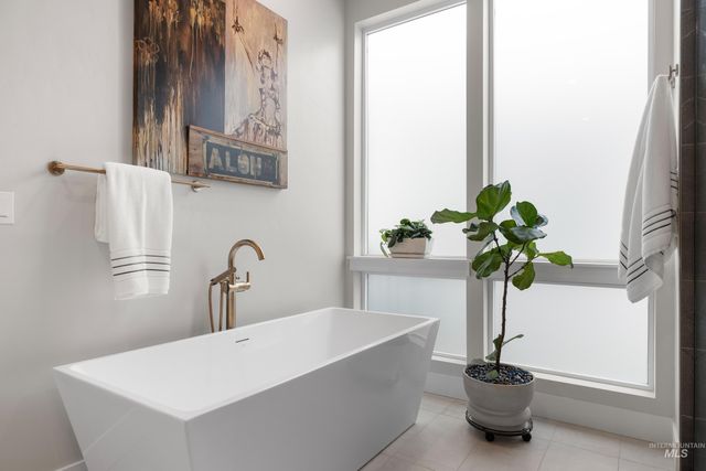 5883 E Marmount Ct, Boise, ID 83716