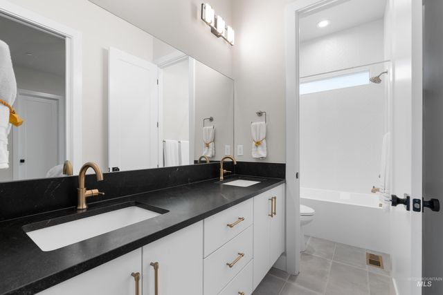 5883 E Marmount Ct, Boise, ID 83716