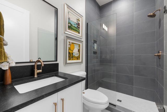 5883 E Marmount Ct, Boise, ID 83716