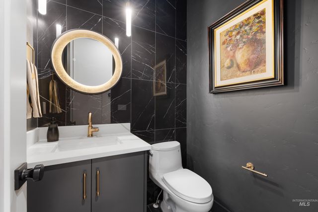 5883 E Marmount Ct, Boise, ID 83716