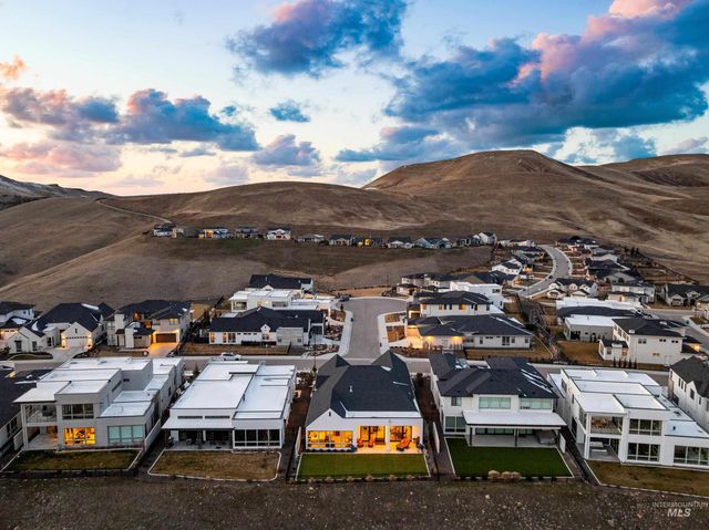 5883 E Marmount Ct, Boise, ID 83716