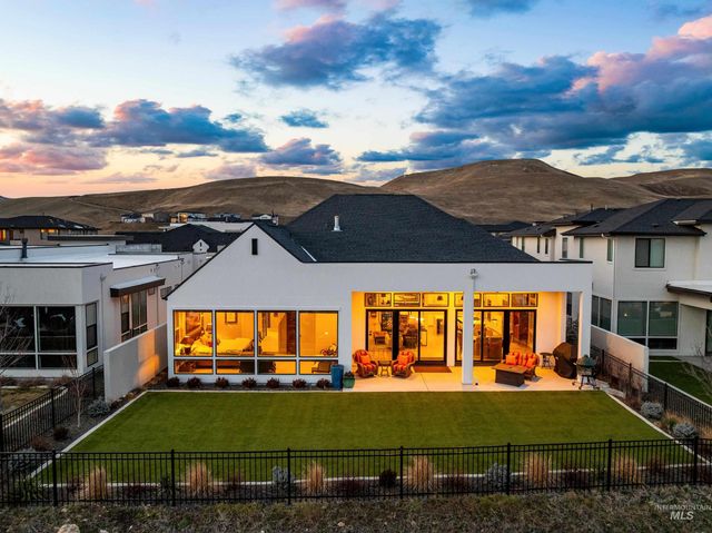 5883 E Marmount Ct, Boise, ID 83716