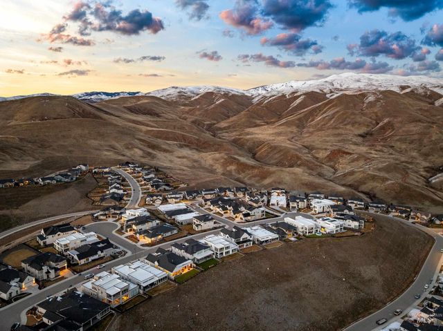 5883 E Marmount Ct, Boise, ID 83716