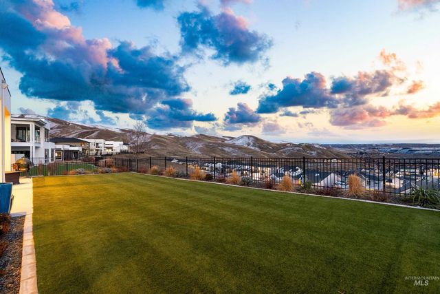 5883 E Marmount Ct, Boise, ID 83716