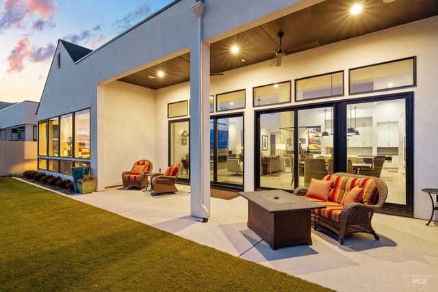 5883 E Marmount Ct, Boise, ID 83716