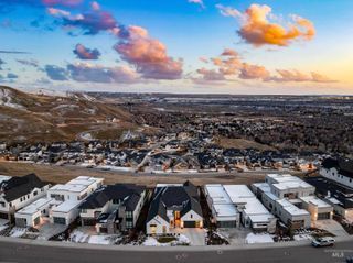 5883 E Marmount Ct, Boise, ID 83716